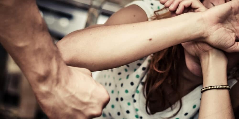 כיצד לנהל תיקי אלימות במשפחה – עורכת הדין אסתר שלום
